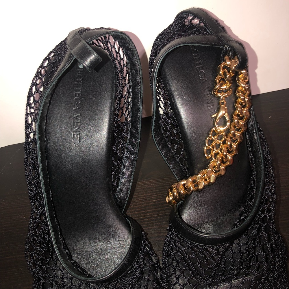 Bottega ChainTrimmed Mesh Pumps Gem